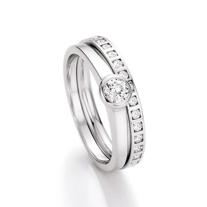 Elegantes Doppel aus Weißgold Antragsring und Memoirering mit vielen Diamanten 121134