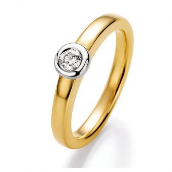 Aufnahme von einem Verlobungsring aus Gelbgold und Weissgold mit Diamant von 0.15 Karat