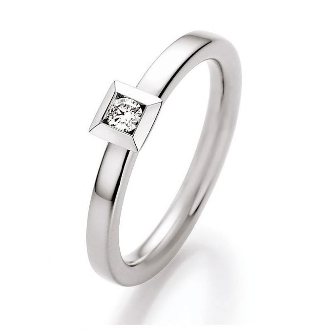 Aufnahme von einem Verlobungsring aus Weissgold mit Diamant von 0.1 Karat in eckiger Fassung