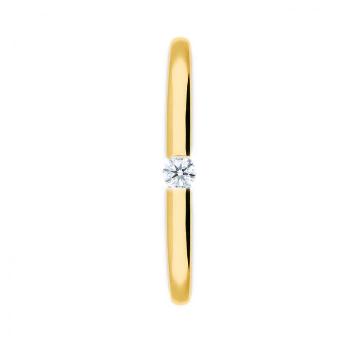 Frontale Aufnahme von einem Verlobungsring aus Gelbgold mit Diamanten