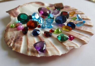 Viele einzelne Edelsteine