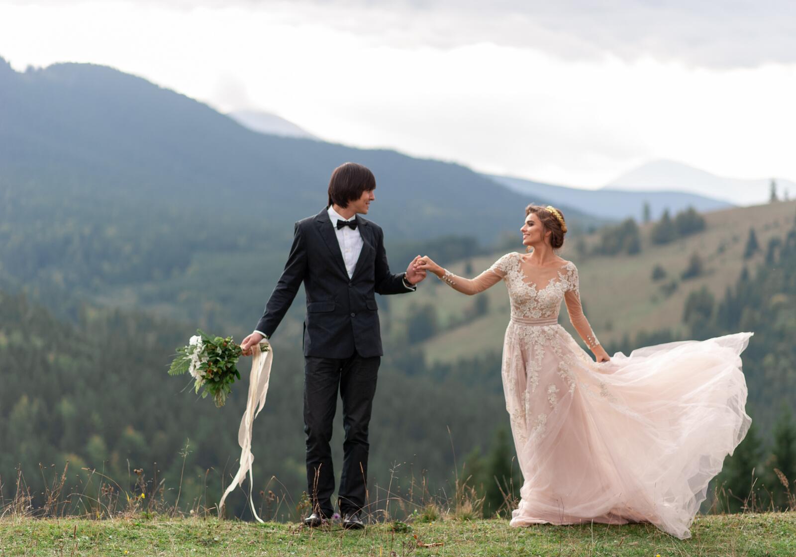 Brautpaar in der Natur