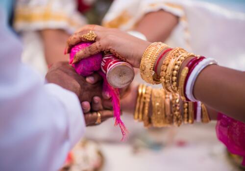 Handfasting Zeremonie auf Hochzeit