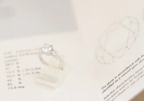 Diamantring mit Zertifikat