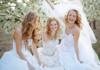 Drei Bräute in Brautkleidern